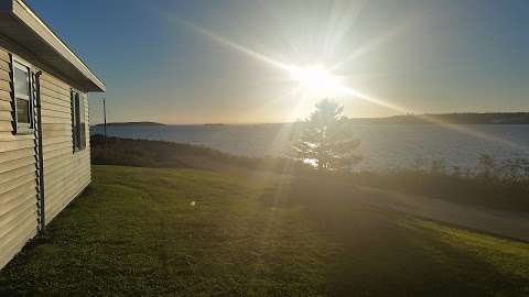 Robin’s Harbour View Cottages